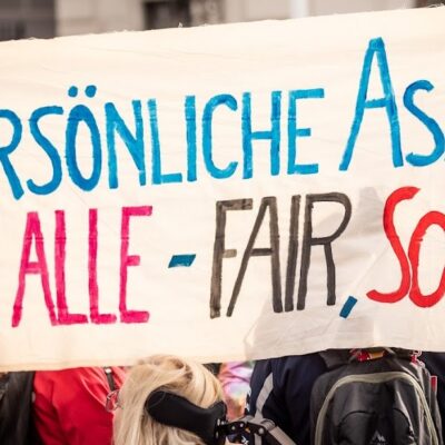 Plakat: Persönliche Assistenz für alle:- fair, sofort!